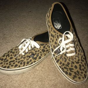 Low cheetah print Vans